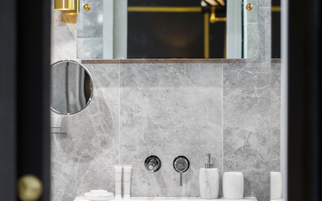 Snob Hotel