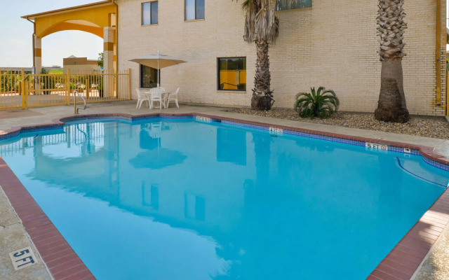 Americas Best Value Inn & Suites Waller Prairie View