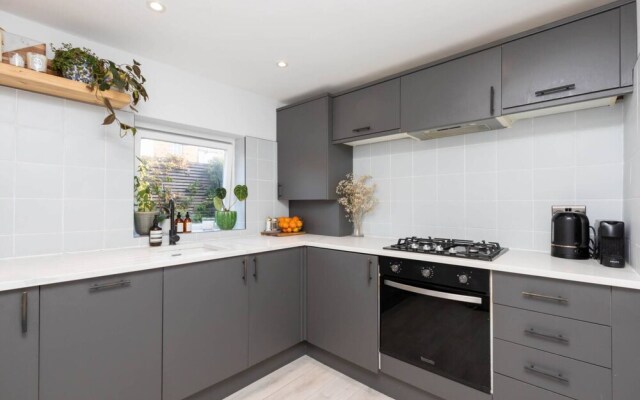 Beautiful, Light and Spacious 2 Bedroom Flat in Clapham