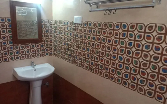 Goroomgo Heera Palace Mysore