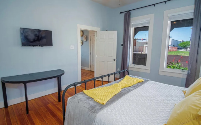 Stunning 3br/2ba Haven in Downtown's Heart