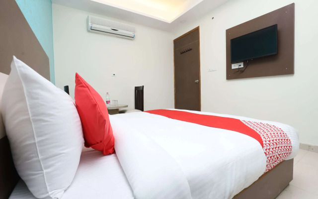 OYO 19687 Hotel Airway