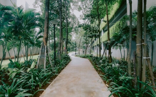 Cozy Living And Warm Studio Apartment At West Vista