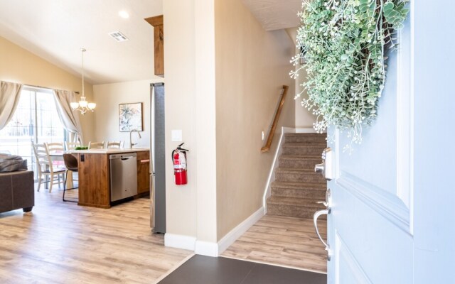 Poolside 3 Bedroom Apts by RedAwning