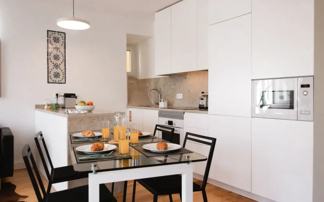 JOIVY Elegant 2BR Apt nearby tram 28E stop - Portas Sol