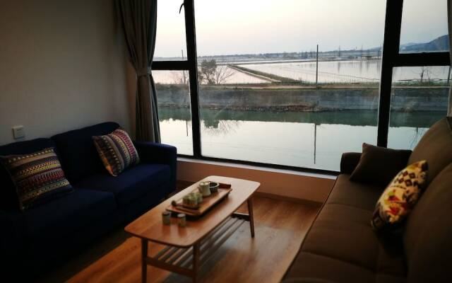 Taihu Baopu Water House