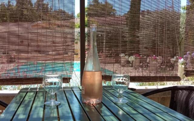 Sous les chênes, en Provence