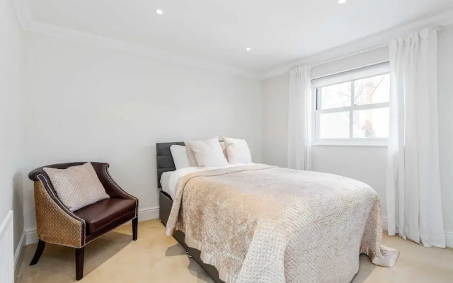 Beautiful House in Heart of Kensington