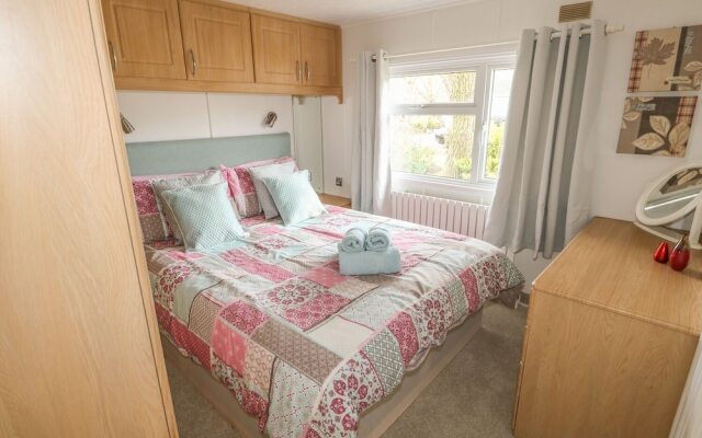 No 4 Elm Drive, Lincoln