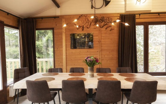Cosy Chalet in Odeigne with Hot Tub