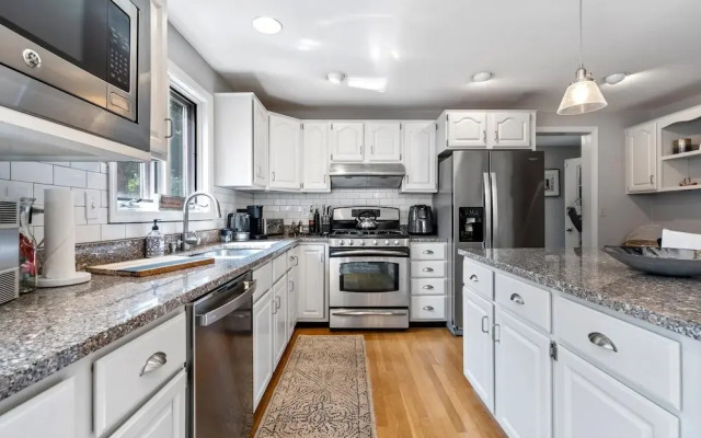 Maine Adventure 3BR Oasis Awaits!