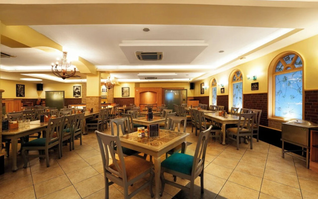Cross Roads Inn