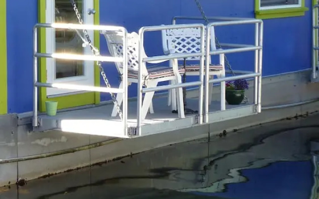 A Float Home B&B in Fisherman’s Wharf