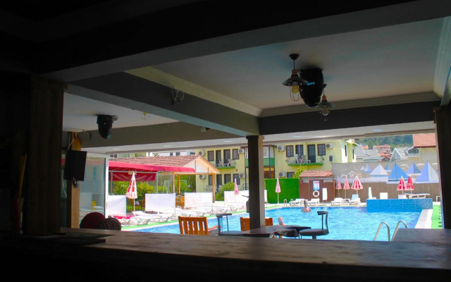Carmina Hotel