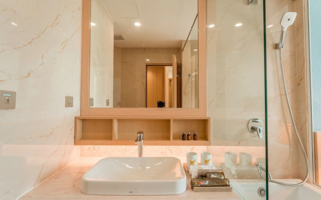 Canary Gold Hotel Quy Nhơn, Beachfront