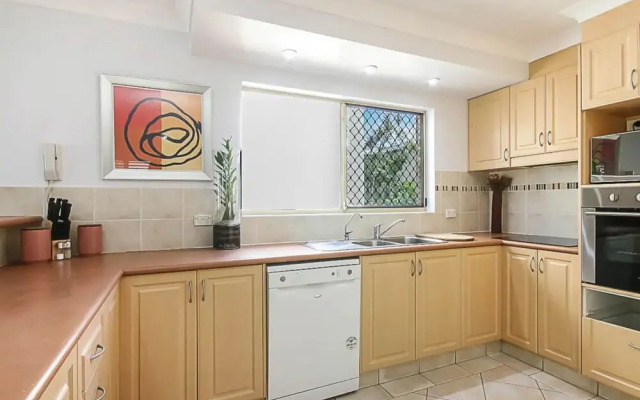 Classy 3 Bedroom Apartment by the Beach