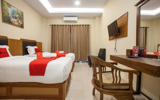 RedDoorz Premium @ Jalan Cengkeh