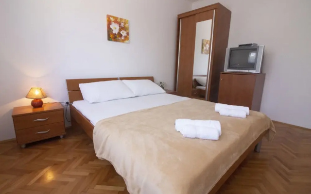 Studios & Rooms Fiesta