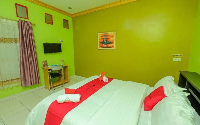 RedDoorz Syariah near Syamsudin Noor Airport 2