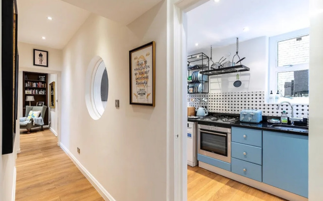 Elegant Two Bedroom Flat in Redcliffe Gardens