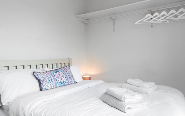 Bright Large Home in Clapham, Sleeps 8!