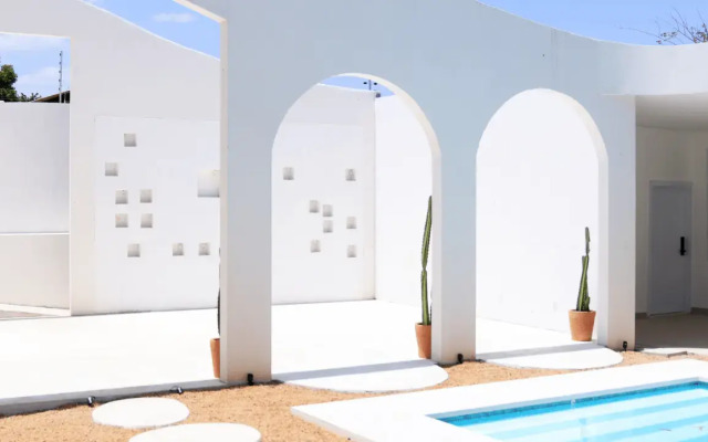 Roka Hotel Boutique