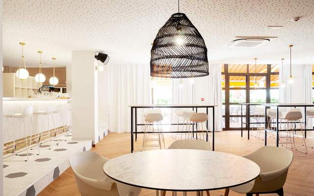 Coral Compostela Beach Hotel