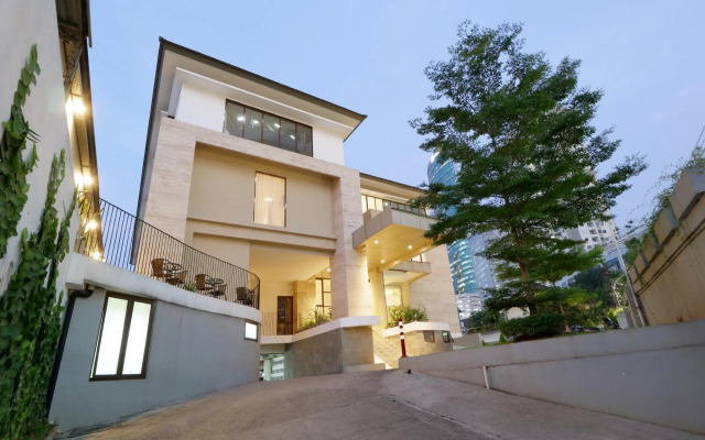 Plaza 54 Residence (Vaccinated Staff)