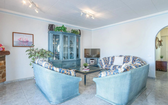 holiday house in Empuriabrava with private pool and mooring