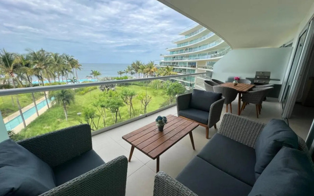 NV 4L Peninsula Beach Front and ocean view