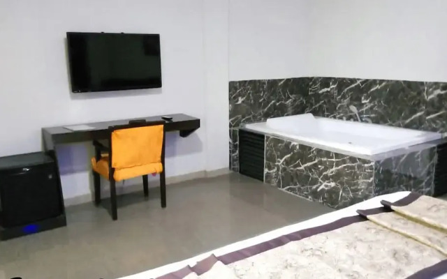Great Western Hotel and Suites