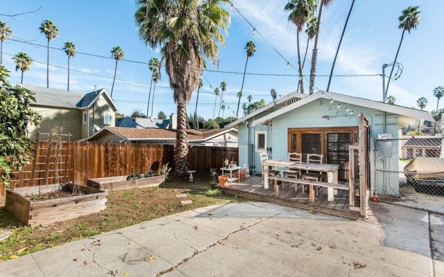 Charming 2 Bedroom Bungalow in Silver Lake