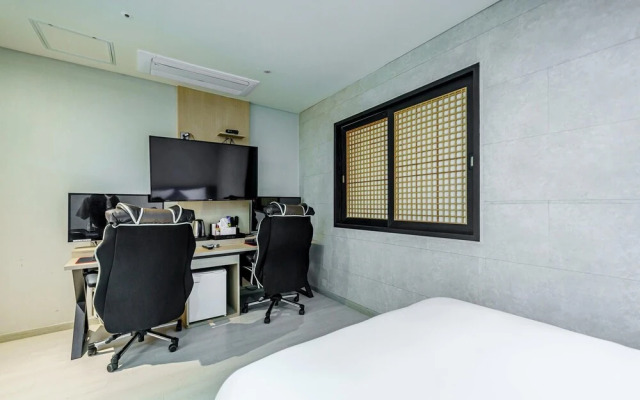 Bundang (Seohyeon) Hotel & U