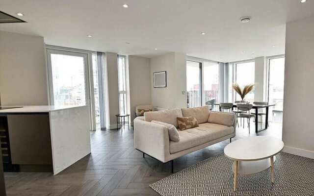 Top Floor 3-bed Penthouse in Manchester