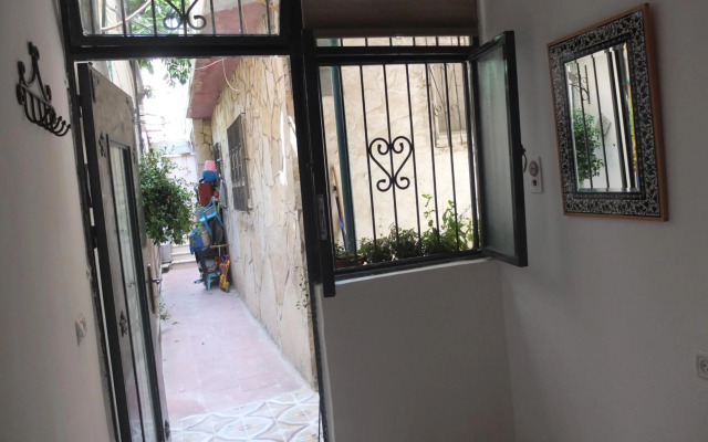 Central old stone Jerusalem apartment