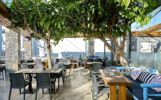 Pollis Hotel