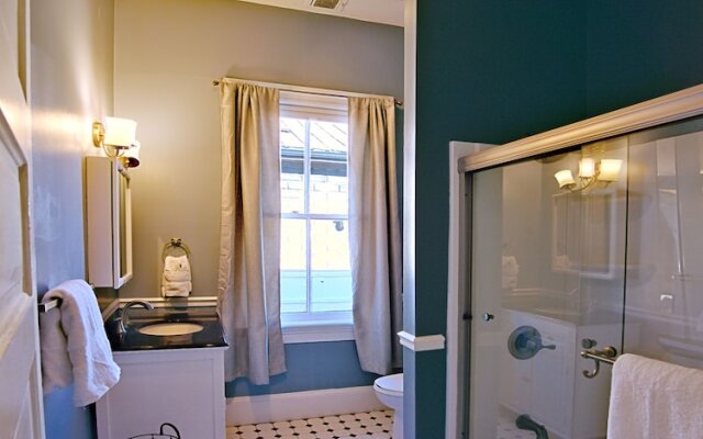 Downtown Savannah Oasis 4 BR 3 BA