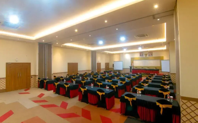 Front One Hotel Purwodadi