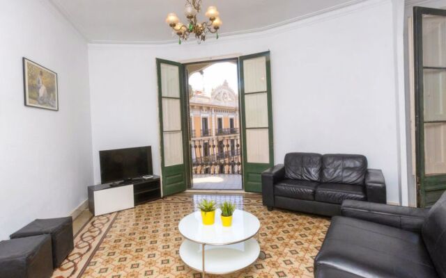 Eix.Dret:Roger de LLuria/Valencia