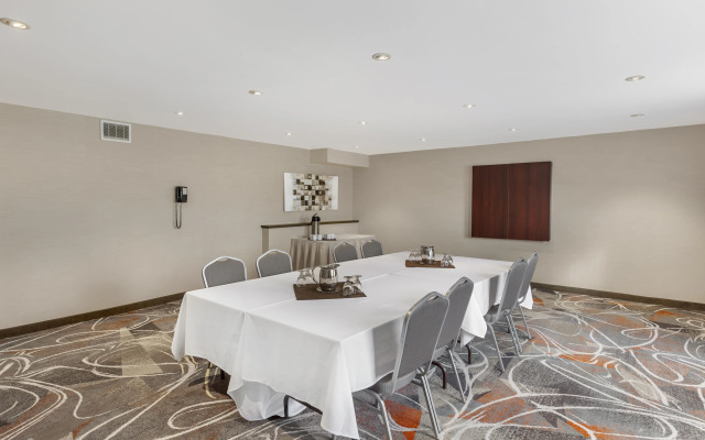 Best Western Plus Rose City Suites