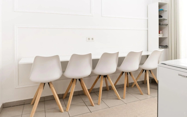 King Bed Home, Tv, Perfect for groups of 6