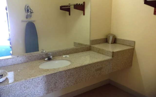 Hometowner Inn And Suites