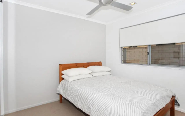 Arlington 1 - Two Bedroom Unit, close to the beach!