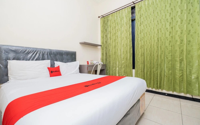 RedDoorz Plus @ Grace Residence Surabaya