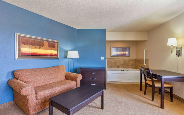 AmericInn by Wyndham Monmouth