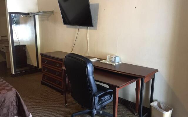 Deluxe Inn - Statesboro