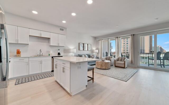 Charming 2bd/1.5ba Beachfront Condo w/ Pool View