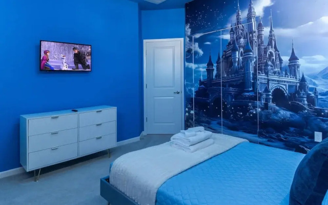 Sophisticated 9 Bedroom Close to Disney