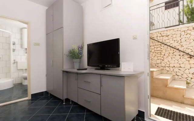 Quaint Holiday Home in Mastrinka With Balcony