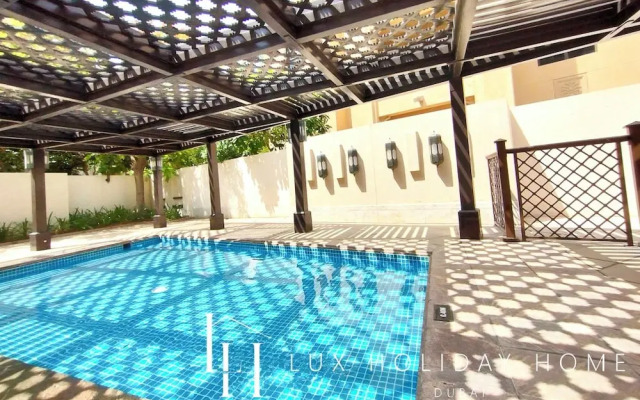 LUX  Modern Residence across Dubai Mall